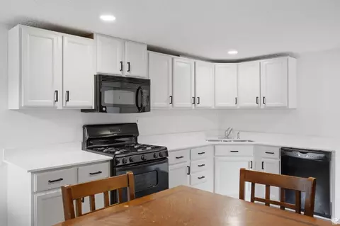 Kitchen - 5210 S 900 E, Murray, UT 84117 photo 11 of 11