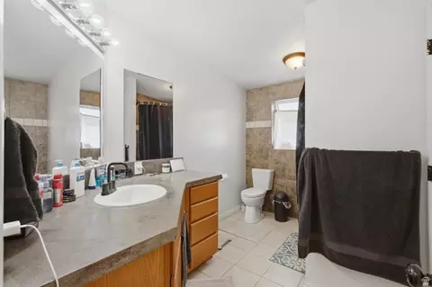 Bath - 5210 S 900 E, Murray, UT 84117 photo 1 of 6
