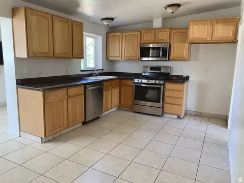 Kitchen - 5210 S 900 E, Murray, UT 84117 photo 3 of 11