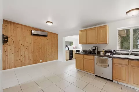 Kitchen - 5210 S 900 E, Murray, UT 84117 photo 7 of 11