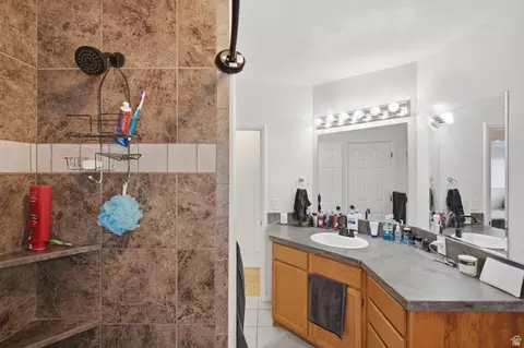 Bath - 5210 S 900 E, Murray, UT 84117 photo 3 of 6