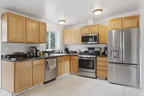 Kitchen - 5210 S 900 E, Murray, UT 84117 photo 2 of 11