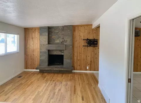Living - 5210 S 900 E, Murray, UT 84117 photo 2 of 9