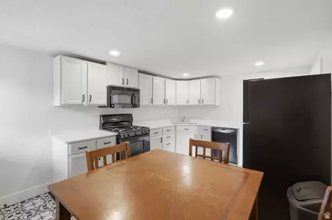Kitchen - 5210 S 900 E, Murray, UT 84117 photo 10 of 11