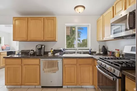 Kitchen - 5210 S 900 E, Murray, UT 84117 photo 5 of 11