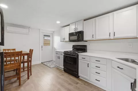 Kitchen - 5210 S 900 E, Murray, UT 84117 photo 9 of 11