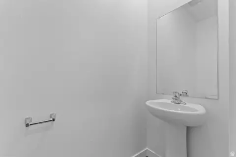 Bath - 2023 E Corriente Dr #340, Salem, UT 84653 photo 1 of 3