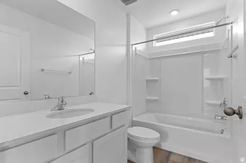 Bath - 2023 E Corriente Dr #340, Salem, UT 84653 photo 2 of 3