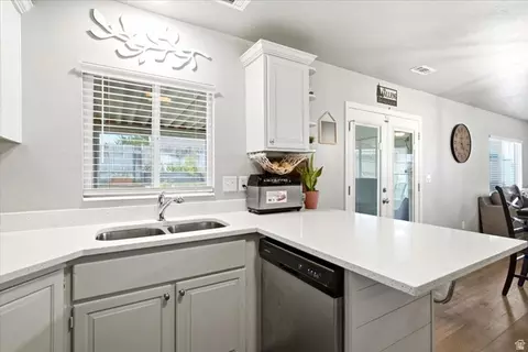 Kitchen - 4036 W 5700 S, Roy, UT 84067 photo 4 of 4