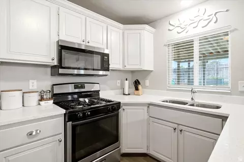 Kitchen - 4036 W 5700 S, Roy, UT 84067 photo 1 of 4