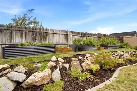 Exterior - 4036 W 5700 S, Roy, UT 84067 photo 9 of 10