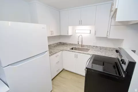 Kitchen - 4951 S Center St, Murray, UT 84107 photo 2 of 4