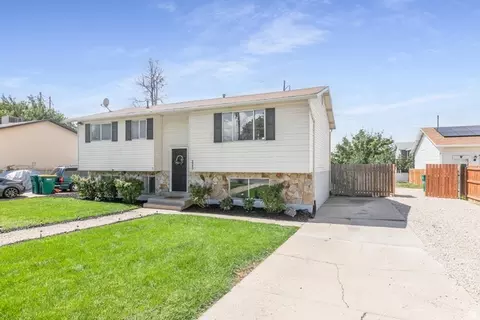 Exterior - 2340 S Main St, Clearfield, UT 84015 photo 2 of 3