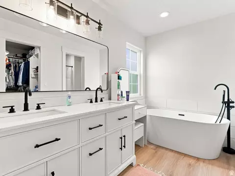 Bath - 356 E 570 N, Hyde Park, UT 84318 photo 1 of 3