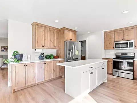 Kitchen - 356 E 570 N, Hyde Park, UT 84318 photo 2 of 4