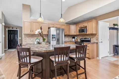 Kitchen - 1101 E Old Dairy Rd, Sandy, UT 84094 photo 3 of 5