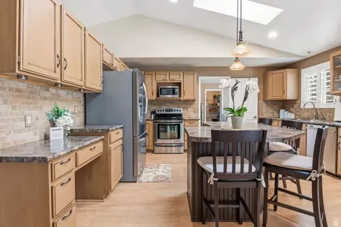 Kitchen - 1101 E Old Dairy Rd, Sandy, UT 84094 photo 2 of 5
