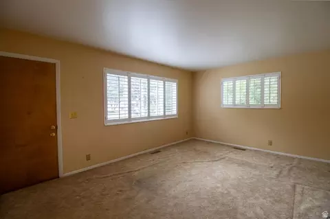 Living - 6192 S Vinecrest Dr E, Murray, UT 84121 photo 2 of 2