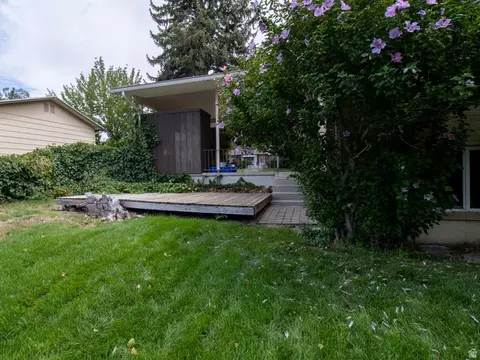 Exterior - 6192 S Vinecrest Dr E, Murray, UT 84121 photo 4 of 5