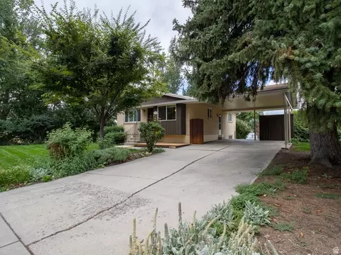 Exterior - 6192 S Vinecrest Dr E, Murray, UT 84121 photo 1 of 5