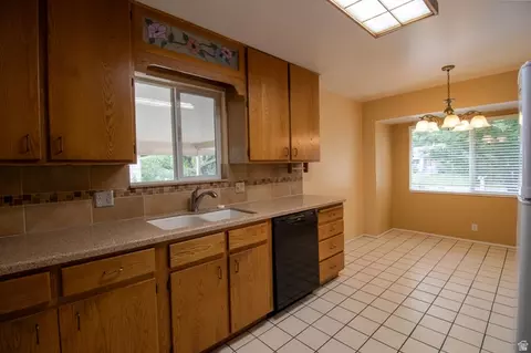 Kitchen - 6192 S Vinecrest Dr E, Murray, UT 84121 photo 1 of 4
