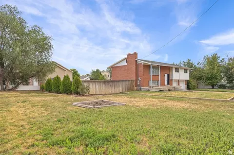 Exterior - 2205 S Main St, Clearfield, UT 84015 photo 3 of 9