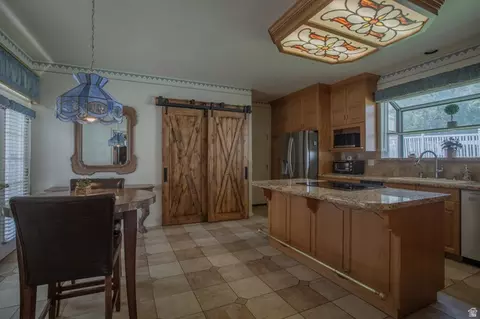 Kitchen - 5302 S Birch Rd E, Murray, UT 84117 photo 4 of 6