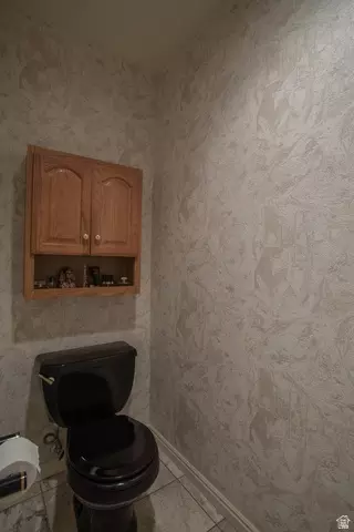 Bath - 5302 S Birch Rd E, Murray, UT 84117 photo 2 of 3