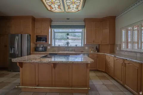 Kitchen - 5302 S Birch Rd E, Murray, UT 84117 photo 6 of 6
