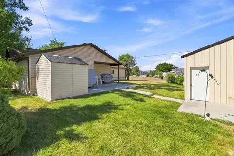Exterior - 107 E 200 N, Mount Pleasant, UT 84647 photo 4 of 9