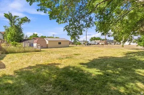 Exterior - 107 E 200 N, Mount Pleasant, UT 84647 photo 8 of 9