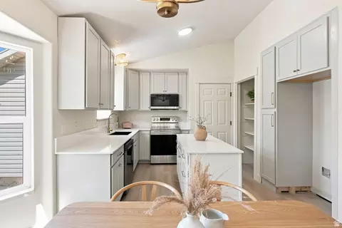 Kitchen - 3304 E Sparrowhawk Cir, Eagle Mountain, UT 84005 photo 1 of 3