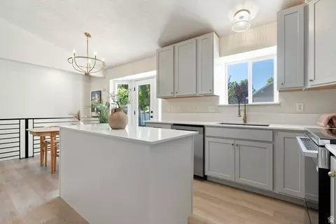 Kitchen - 3304 E Sparrowhawk Cir, Eagle Mountain, UT 84005 photo 3 of 3