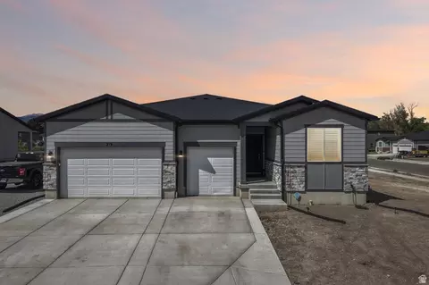 219 N Hatchet Dr W, Grantsville, UT 84029