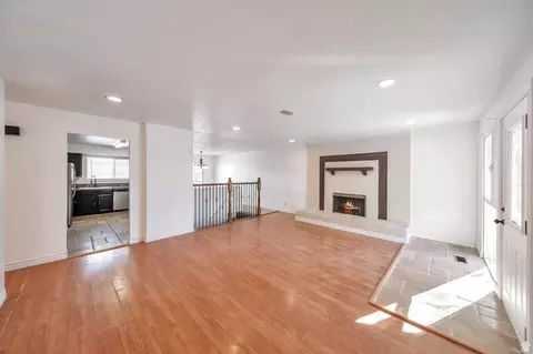 Living - 2969 S 625 W, Bountiful, UT 84010 photo 4 of 8