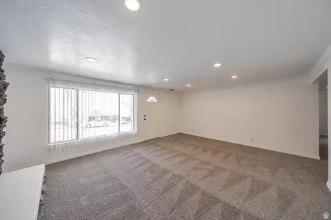 Living - 2969 S 625 W, Bountiful, UT 84010 photo 7 of 8