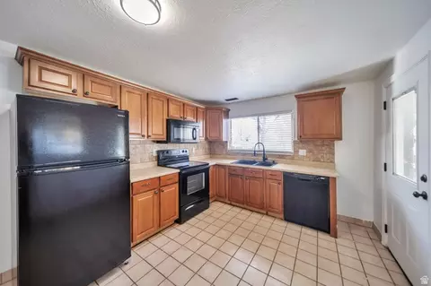 Kitchen - 2969 S 625 W, Bountiful, UT 84010 photo 5 of 5