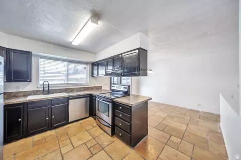 Kitchen - 2969 S 625 W, Bountiful, UT 84010 photo 2 of 5