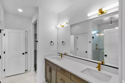 Bath - 1772 W Rivergate Dr, Logan, UT 84321 photo 1 of 3