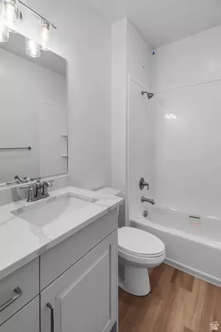 Bath - 1772 W Rivergate Dr, Logan, UT 84321 photo 3 of 3