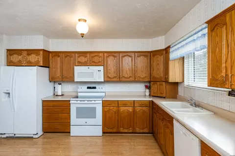 Kitchen - 1751 E 8180 S, Sandy, UT 84093 photo 3 of 4