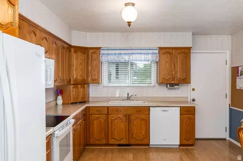 Kitchen - 1751 E 8180 S, Sandy, UT 84093 photo 4 of 4