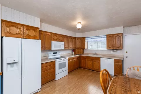 Kitchen - 1751 E 8180 S, Sandy, UT 84093 photo 1 of 4