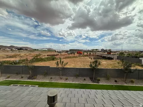 Exterior - 668 E Pine St, Washington, UT 84780 photo 5 of 10