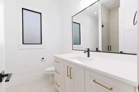 Bath - 668 E Pine St, Washington, UT 84780 photo 1 of 14