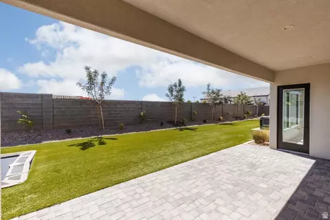 Exterior - 668 E Pine St, Washington, UT 84780 photo 6 of 10
