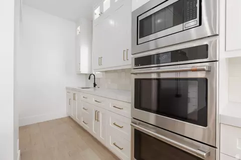 Kitchen - 668 E Pine St, Washington, UT 84780 photo 5 of 6