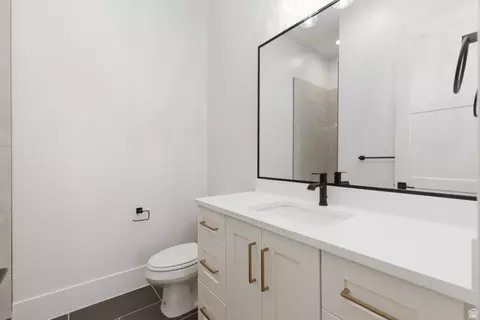 Bath - 668 E Pine St, Washington, UT 84780 photo 11 of 14