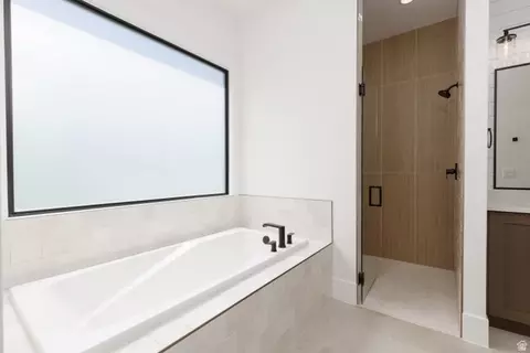 Bath - 668 E Pine St, Washington, UT 84780 photo 4 of 14