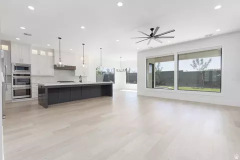 Living - 668 E Pine St, Washington, UT 84780 photo 1 of 4